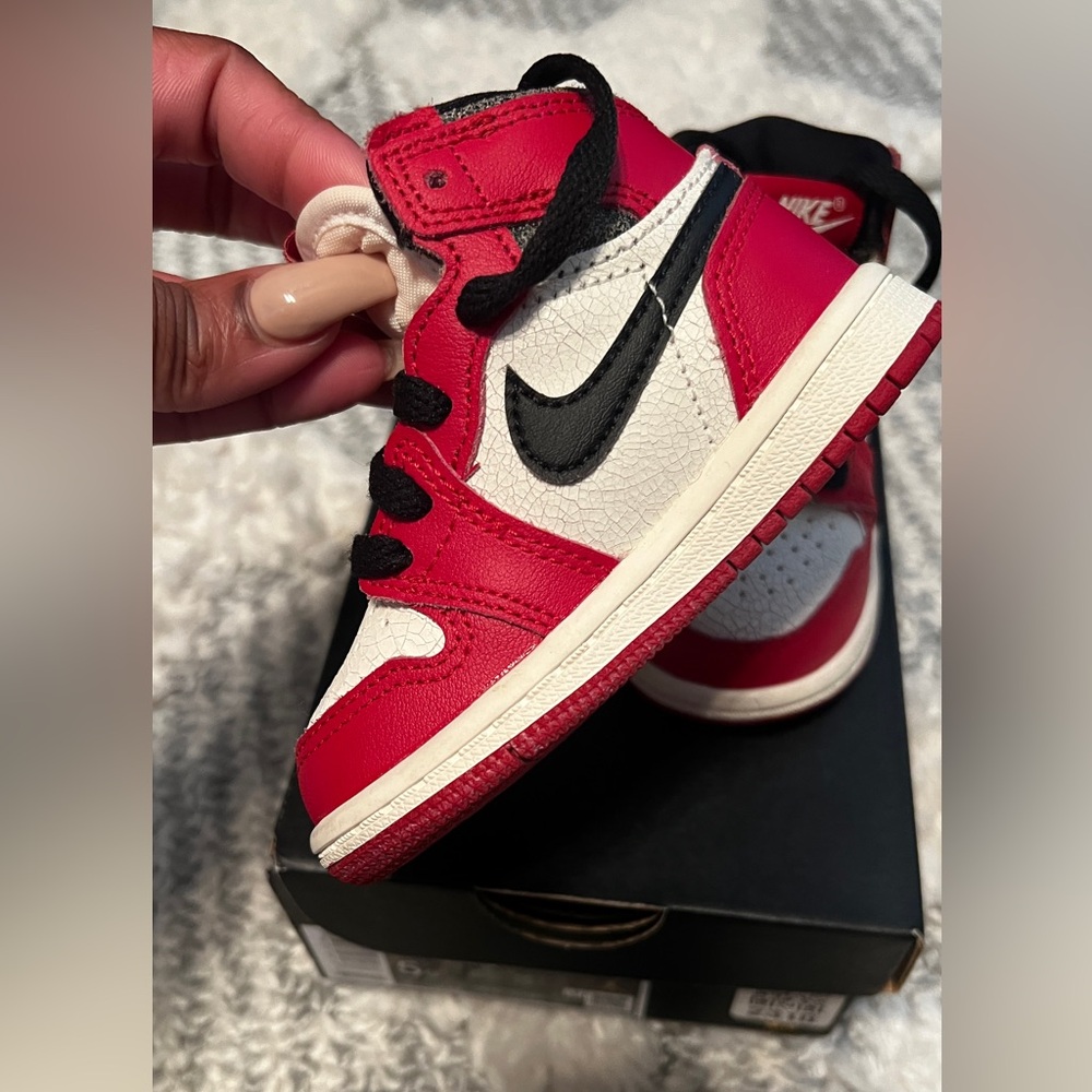 Air Jordan 1 Retro High OG “Chicago Lost & Found” toddler 5C